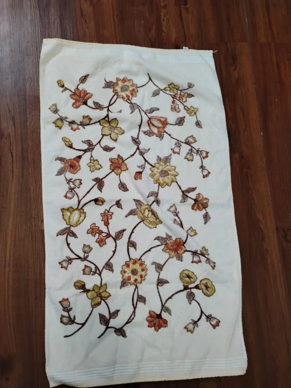 Vintage MCM Cannon Floral Bath Towel Set Dish (2)